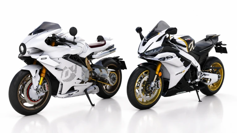 ภาพทางการ Ride Storm มอเตอร์ไซค์สีขาวสองคันในภาพโปรโมต Bikes & Sounds · Event 🏍️ Bikes & Sounds 🏍️ · 1117828866832990773