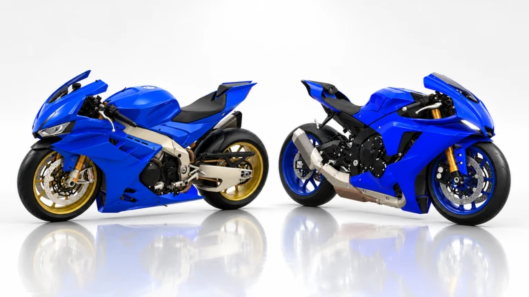 ภาพทางการ Ride Storm มอเตอร์ไซค์สปอร์ตสีน้ำเงินสองคันบนฉากสีขาว · Media Ride Storm · 97381730215407